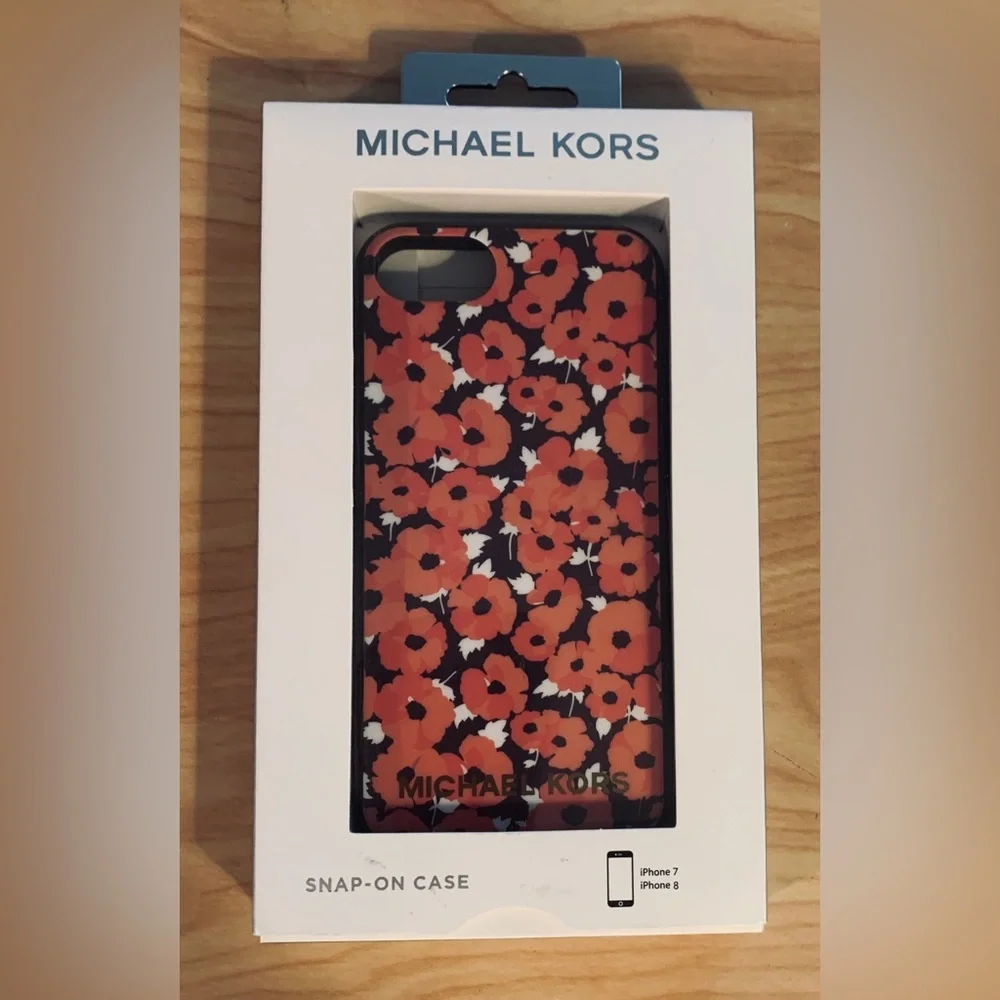 Michael Kors iPhone 7/8 Snap on case in peach and pink flowers